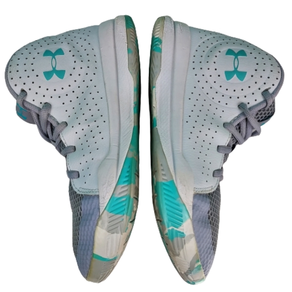 Under Armour Jet 2019 GS, youth size 5.5, grey and white - Picture 5 of 8